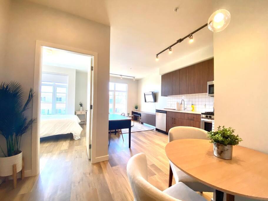 Lovely Brand New Condo Sidney Exterior foto