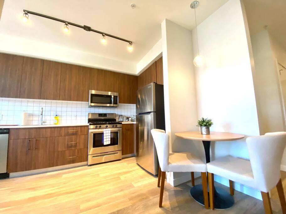 Lovely Brand New Condo Sidney Exterior foto