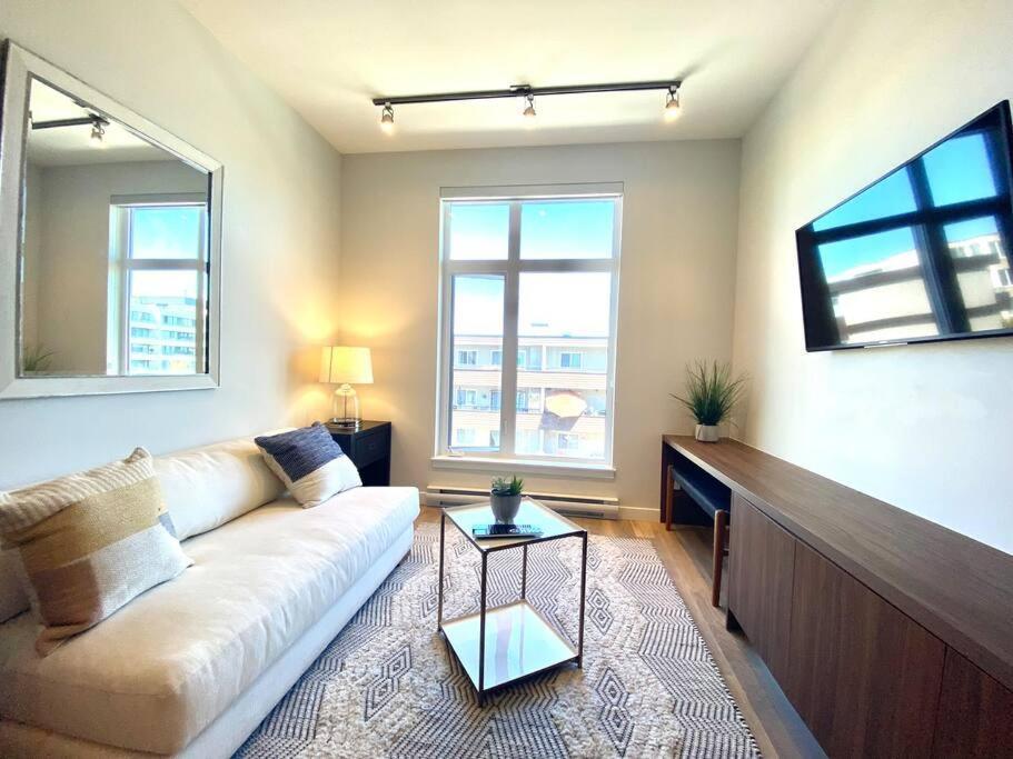 Lovely Brand New Condo Sidney Exterior foto